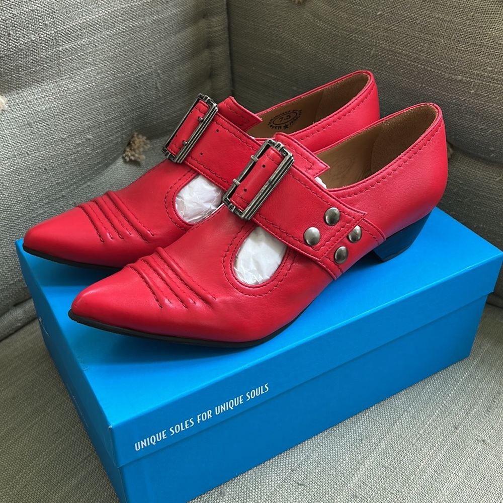 John Fluevog Pilgrim Truth Buckle Shoe in Red! Size 7.5